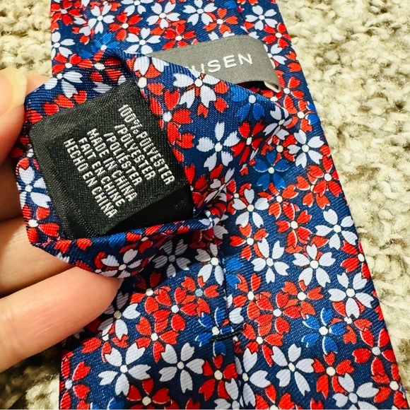 Van Heusen Floral Red and Blue Men’s Career Business Tie - Picture 2 of 3